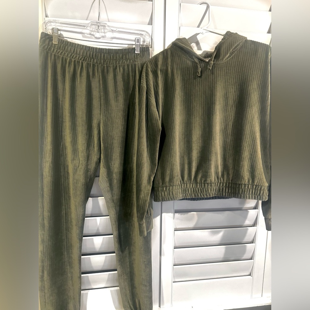 Velvet Cropped Hoodie & Jogger Set - Olive Green